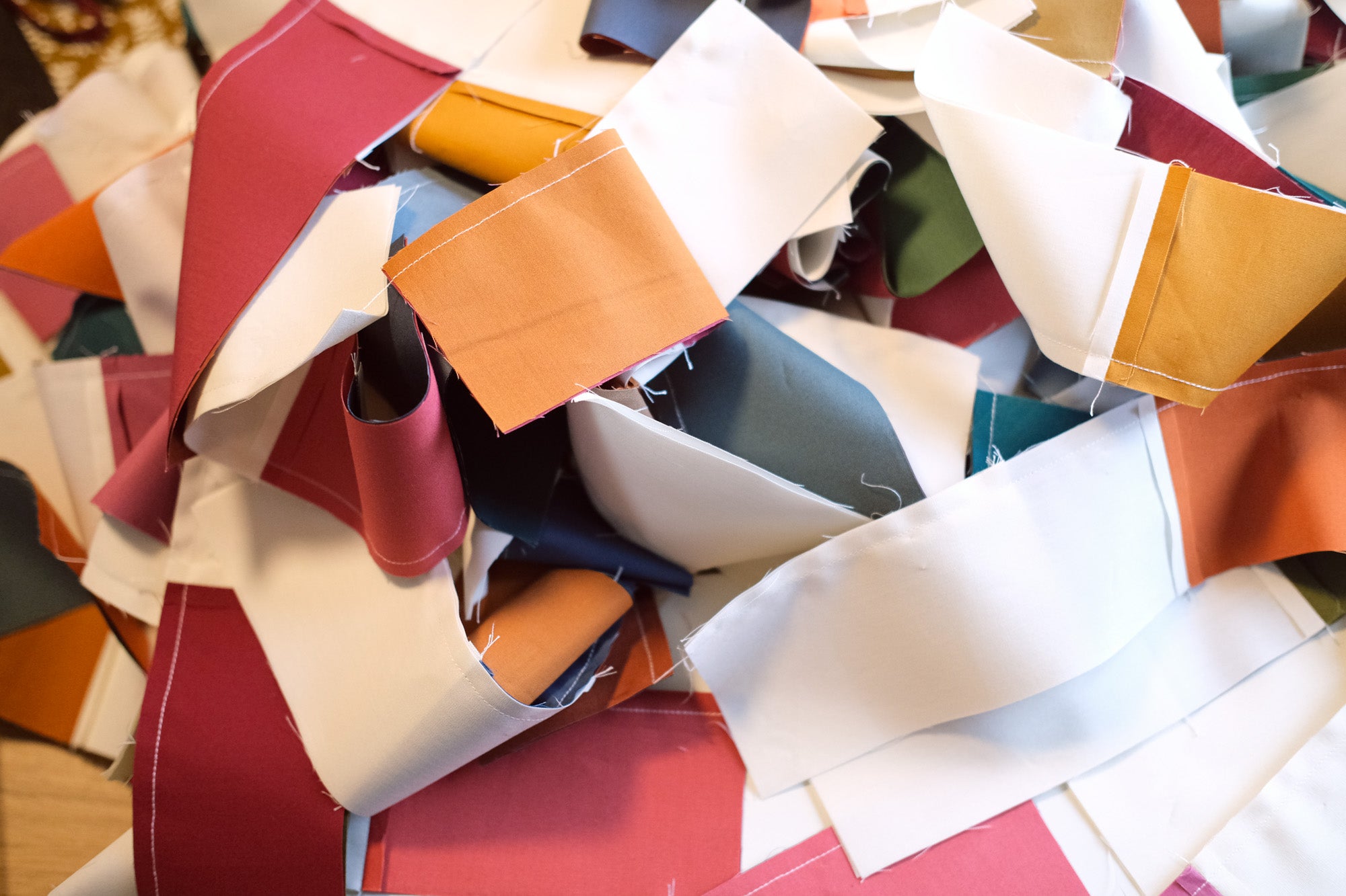 Working with Solid Fabrics – Kitchen Table Quilting